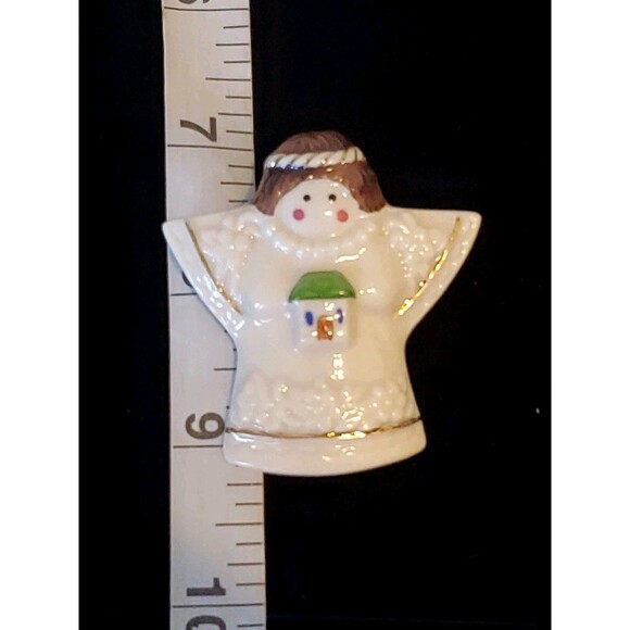 Cream Painted Ceramic Angel Holding Mini House Christmas Holiday Pin Brooch - Picture 6 of 7